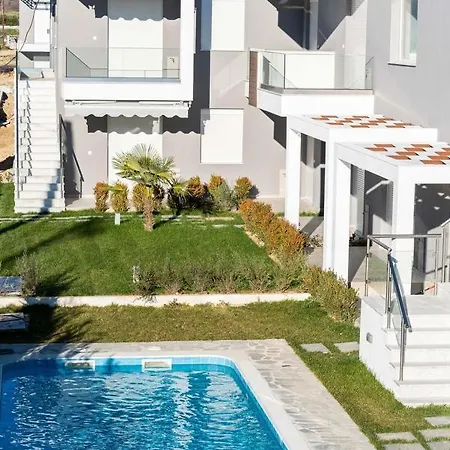 Ofrynio Luxury & Pool Apartment Ofrinion