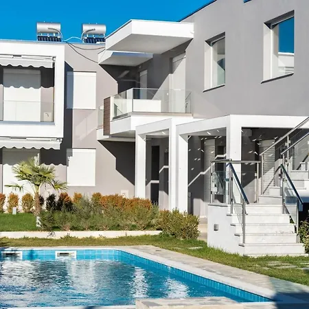 Ofrynio Luxury & Pool Apartment *