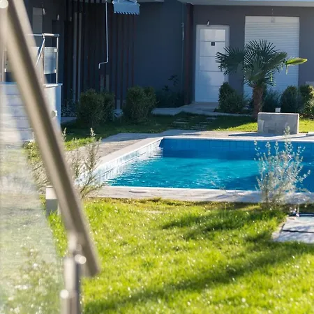 Ofrynio Luxury & Pool *