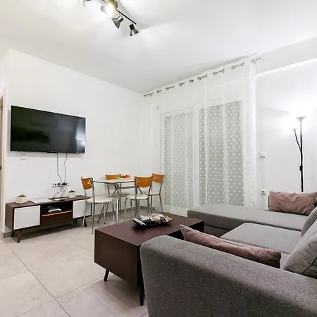 Ofrynio Luxury & Pool Apartment Ofrinion