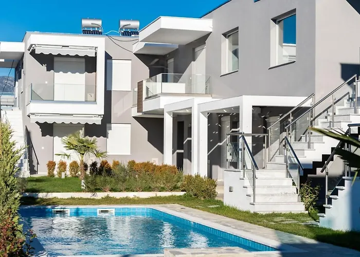 Ofrynio Luxury & Pool Apartment *