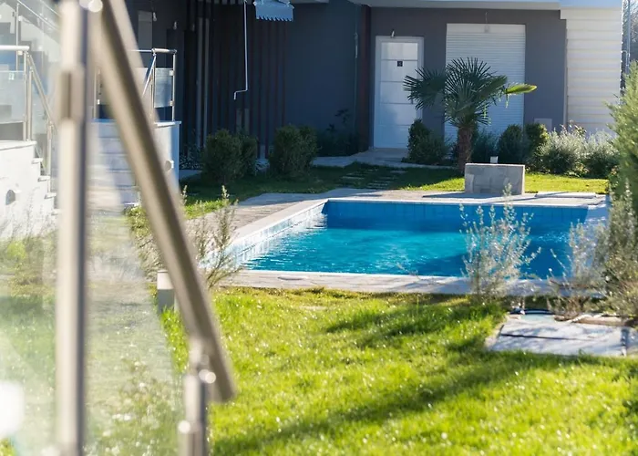 Ofrynio Luxury & Pool *